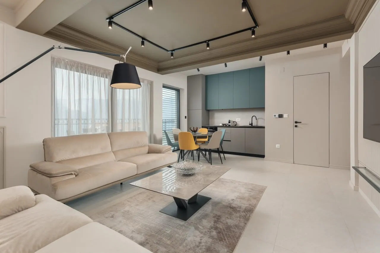 Apartments in Dobrota in attractive location